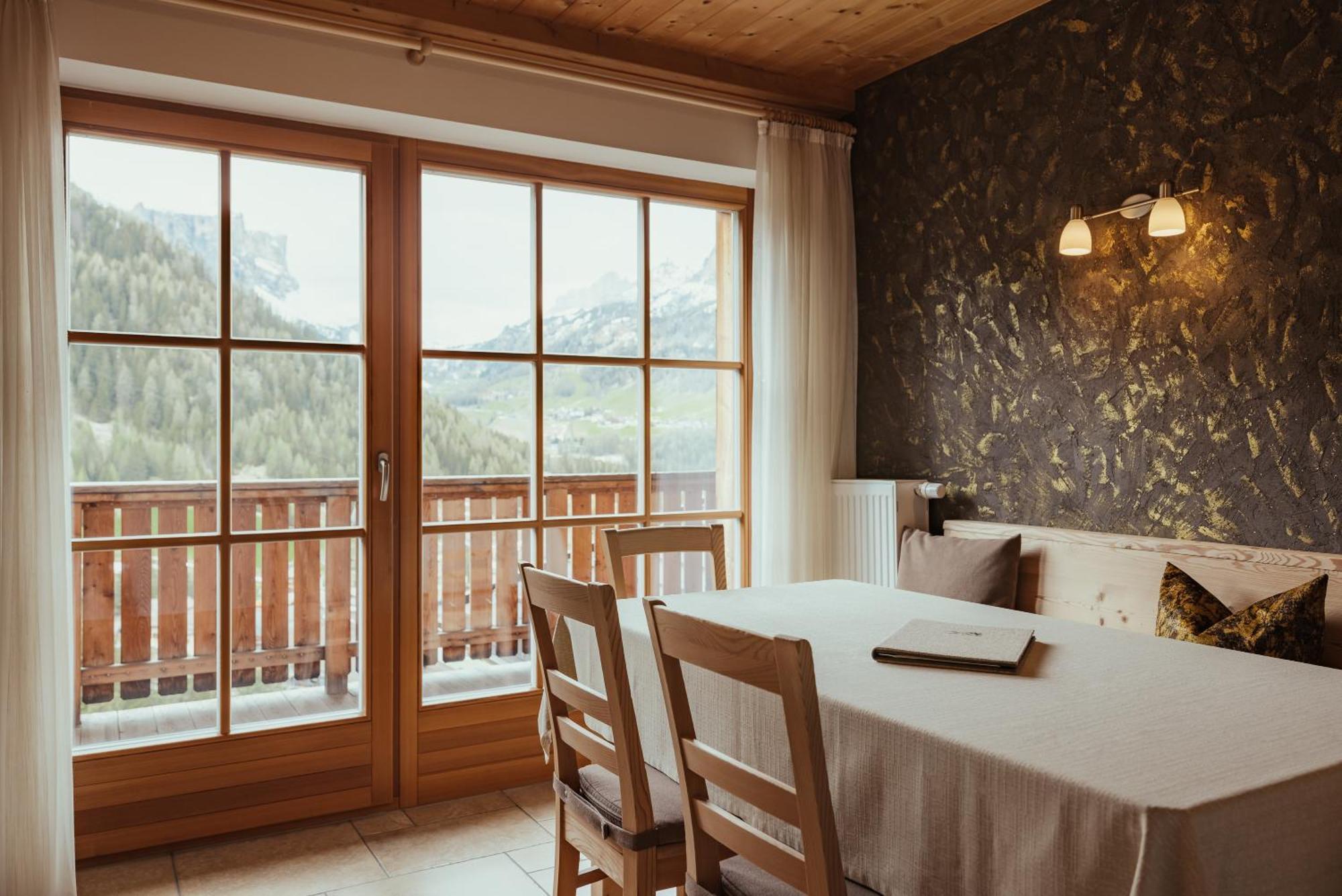Refugium Laflu Apartments Корвара ин Бадия Екстериор снимка