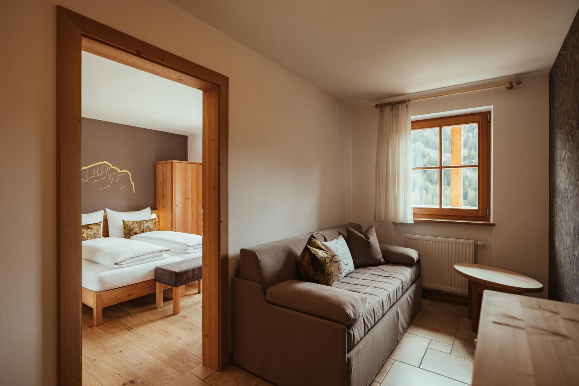 Refugium Laflu Apartments Корвара ин Бадия Екстериор снимка